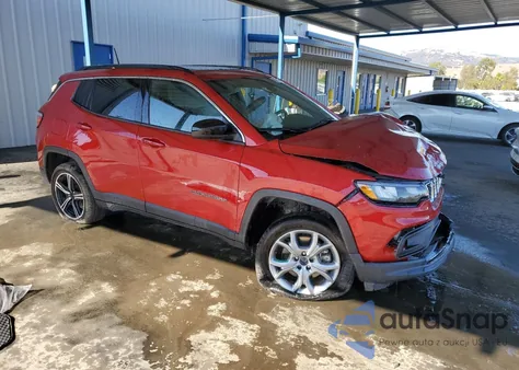 2025 Jeep Compass Latitude z USA, uszkodzony, nr VIN 3C4NJDBN3ST549796